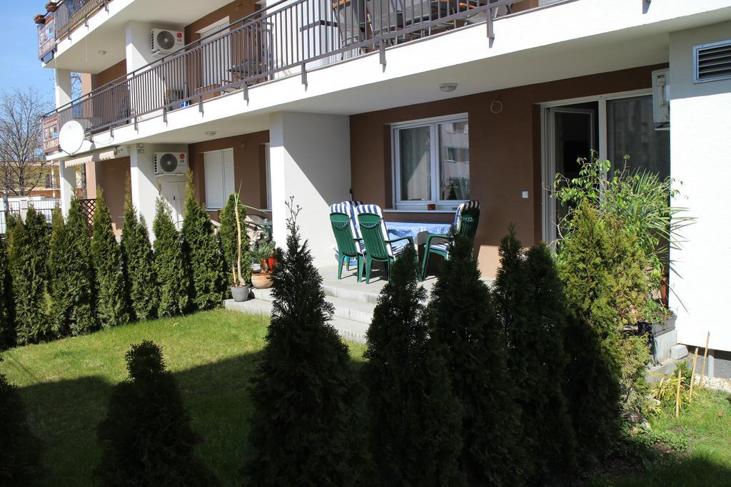 Bamboo Wellness Apartment Siófok Quarto foto